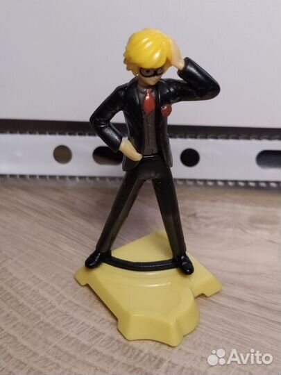 Фигурки Леди Баг из киндеров