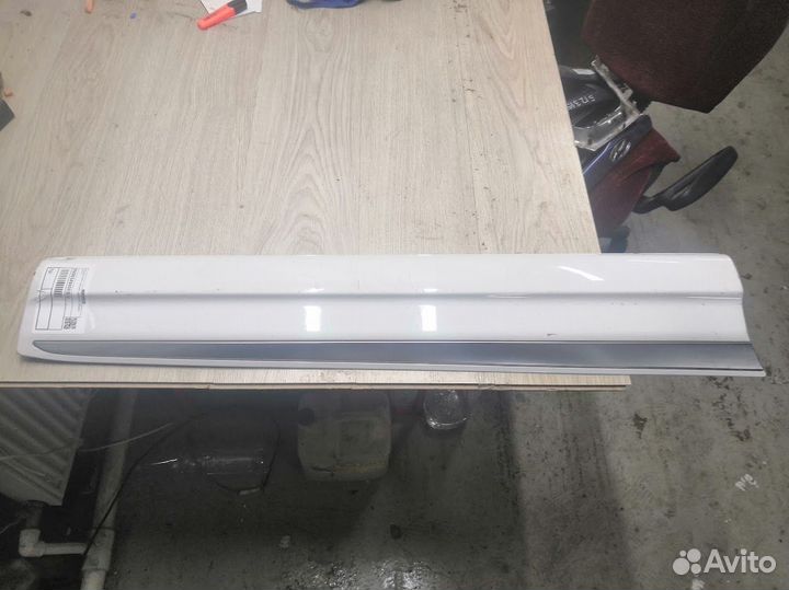 Молдинг правый Volkswagen Tiguan R-Line I