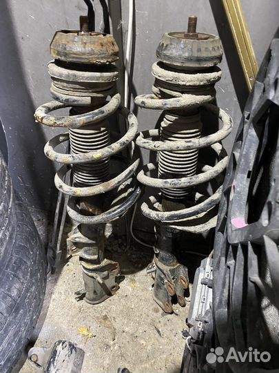 Передняя стойка амортизатора в сборе Вито w639