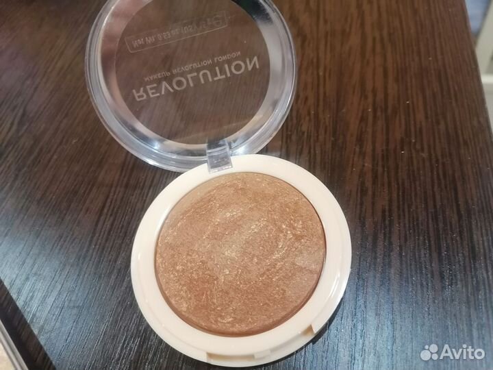 Revolution бронзер