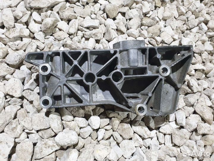 Кронштейн компрессора Фабия 2