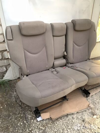 Заднее сиденье Toyota Rav4, 3 поколение