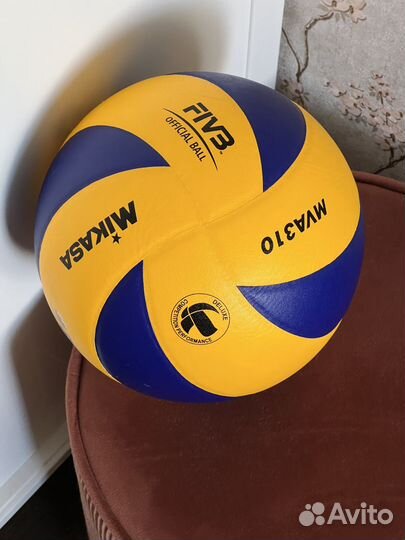Волейбольный мяч