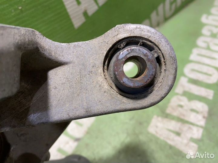 Кулак поворотный задний правый Nissan Skyline PV36