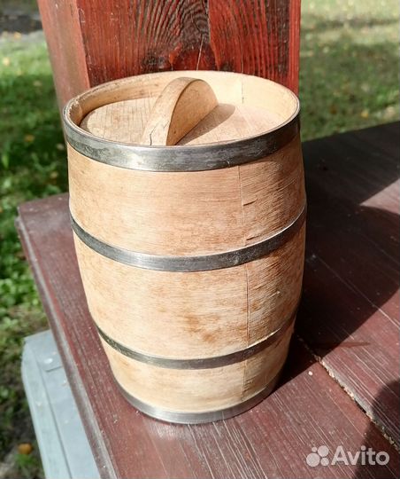 Деревянная бочка бочонок