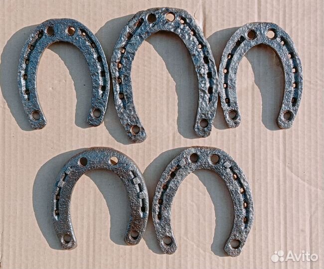 Различные старые подковы