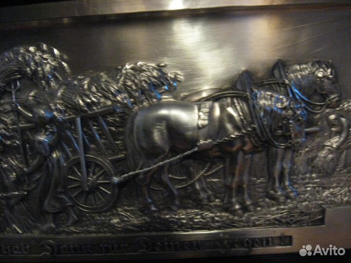 Плакетка антикварная 20-е годы лошадки