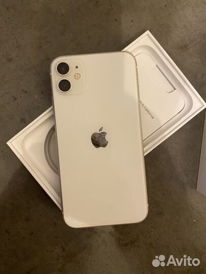 iPhone 11, 64 ГБ