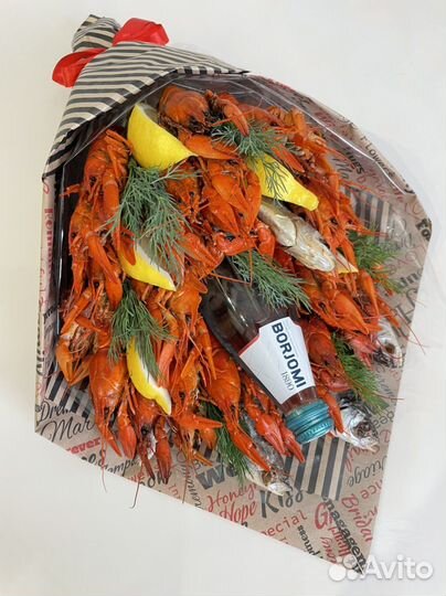Съедобные букеты для мужчин из раков, колбасы