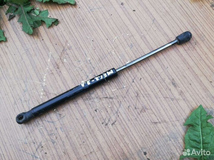 Амортизатор крышки багажника Рено Меган 2