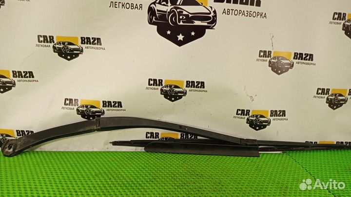 Поводок стеклоочистителя передний правый R