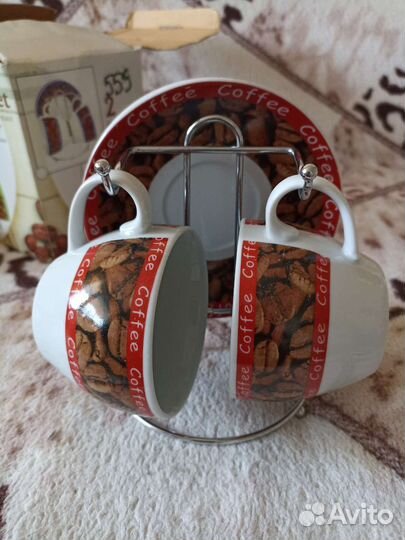 Чашки с блюдцами