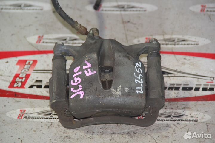 Суппорт перед лево c Toyota Crown JZS175 2JZ-FSE