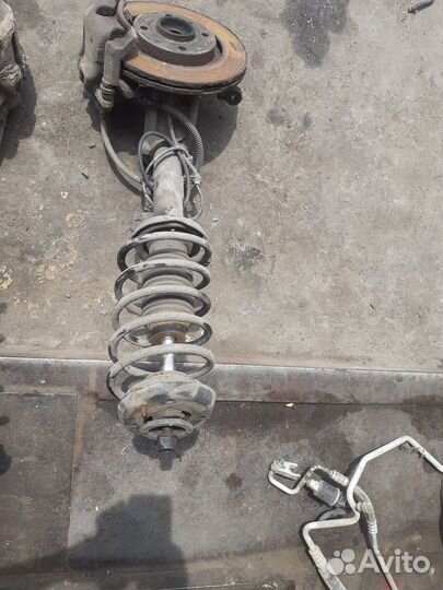 Передние стойки левые,правые Citroen C3