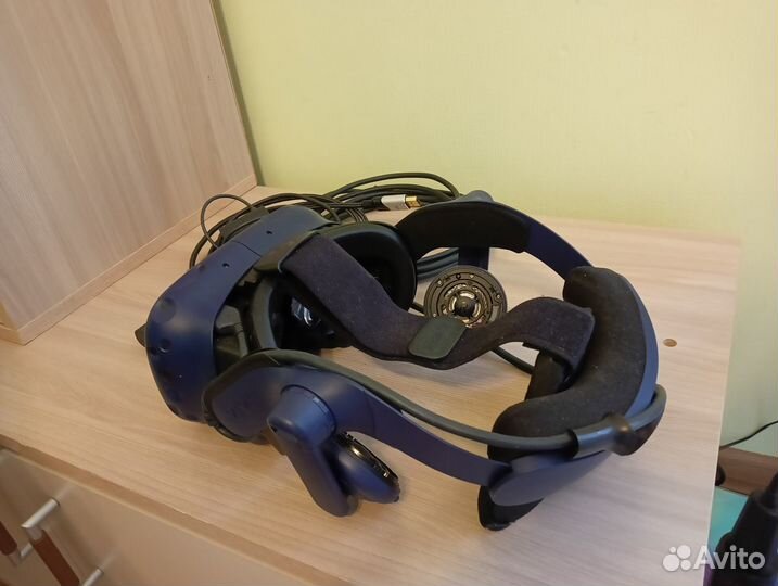 VR шлем HTC Vive Pro комплект