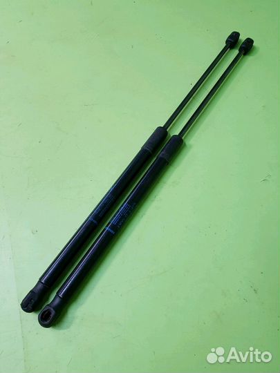 Лифт крышки багажника Рено Сандеро пара