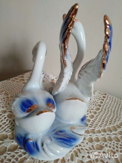 Статуэтка фарфоровая