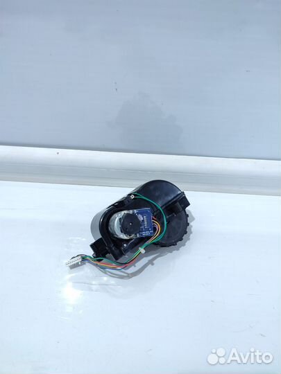 Колесо для пылесоса Redmond RV-R300 и RV-R310