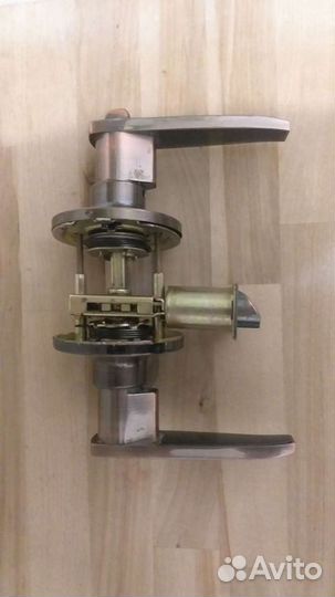 Ручки с замками для межкомнатных дверей