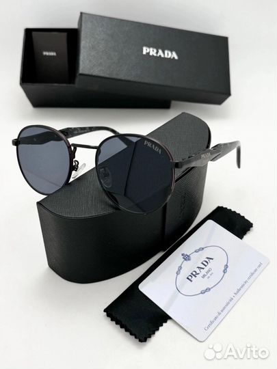 Солнцезащитные очки prada