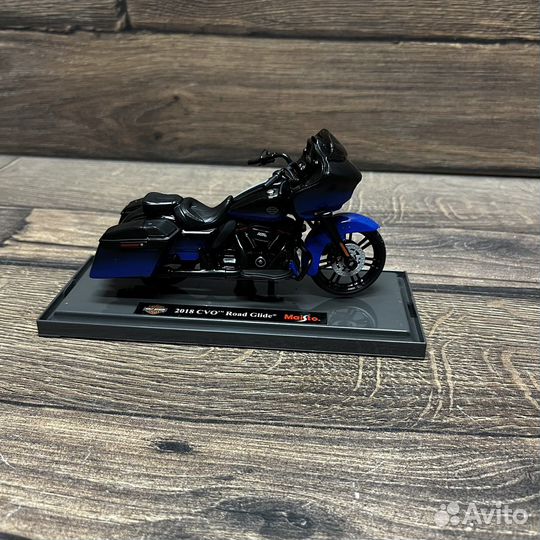 Модель мотоцикла Harley Davidson road glide cvo