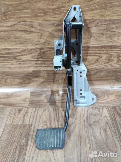 Педаль тормоза Ford Focus CB8 pnda 2014