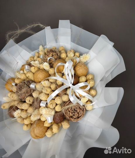 Букет из орехов. Ореховый букет женщине