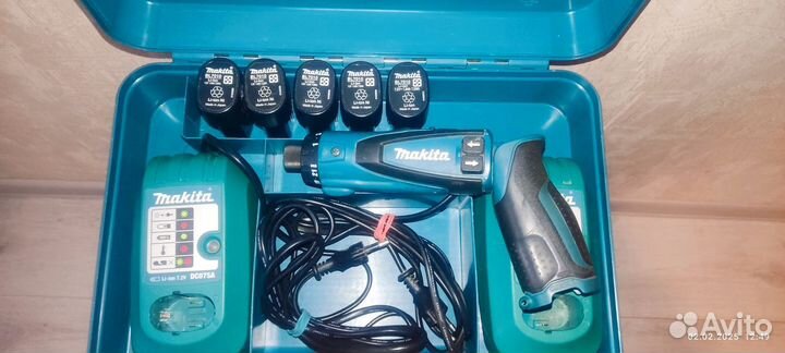 Аккумуляторная отвертка Makita df010dse