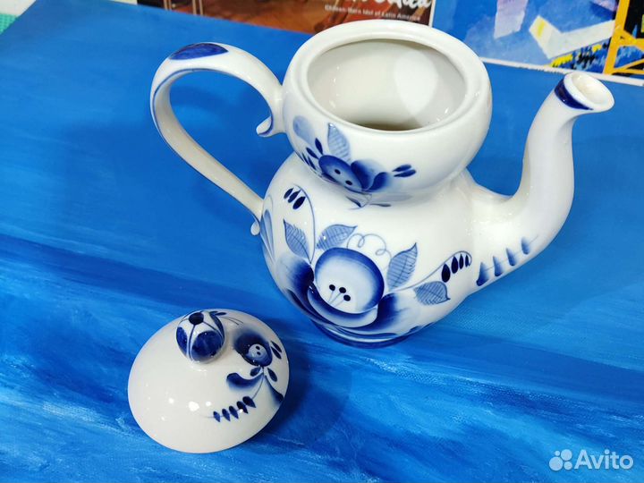 Фарфоровый молочник