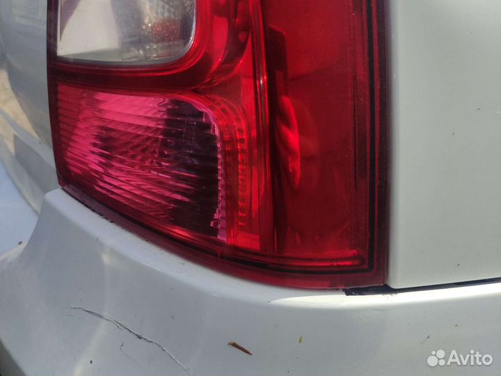 Фонарь задний правый Renault Logan