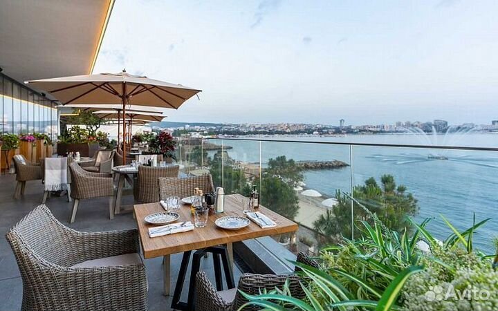 Уличные зонты на центральной опоре