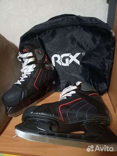 Коньки хоккейные