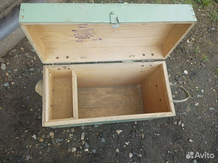 Ледобур и ящик