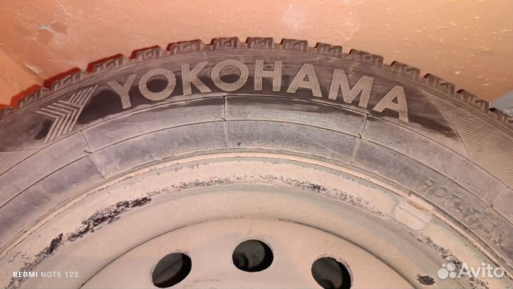 Yokohama Ice Guard Stud IG55 215/60 R16