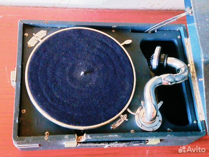 Патефон завода молот (СССР 50-х годов)