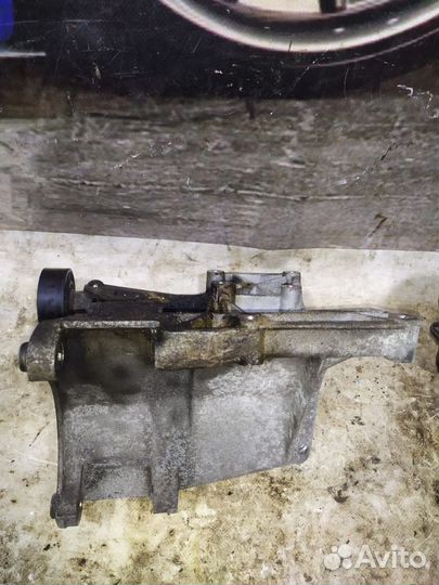 Кронштейн компрессора mercedes W208 CLK