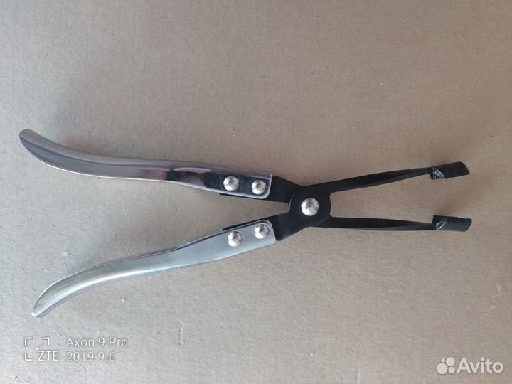 Съёмник маслосъёмных колпачков