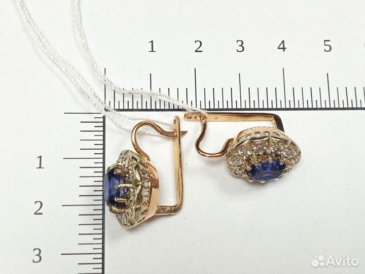 Золотые серьги с камнем