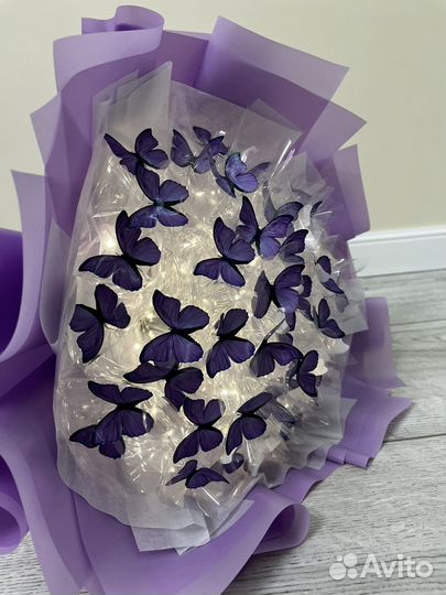 Светящийся букет из бабочек