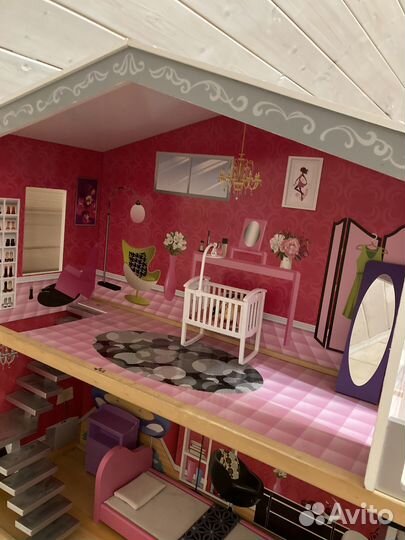 Кукольный домик с мебелью