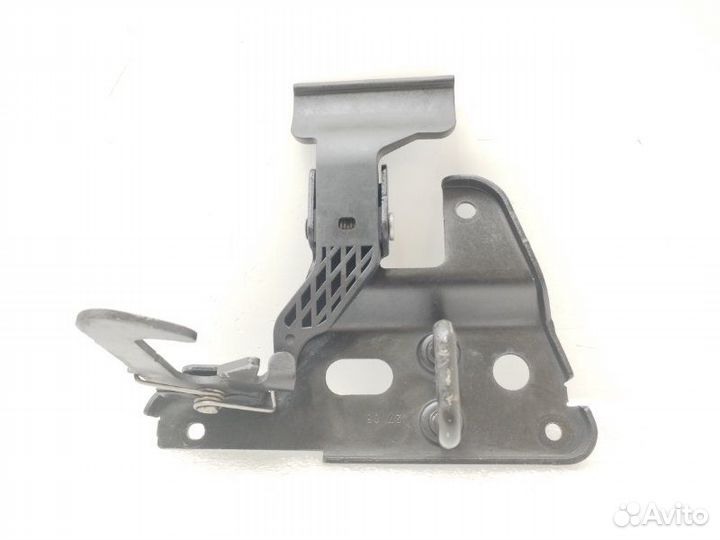 Крюк замка капота Audi A6