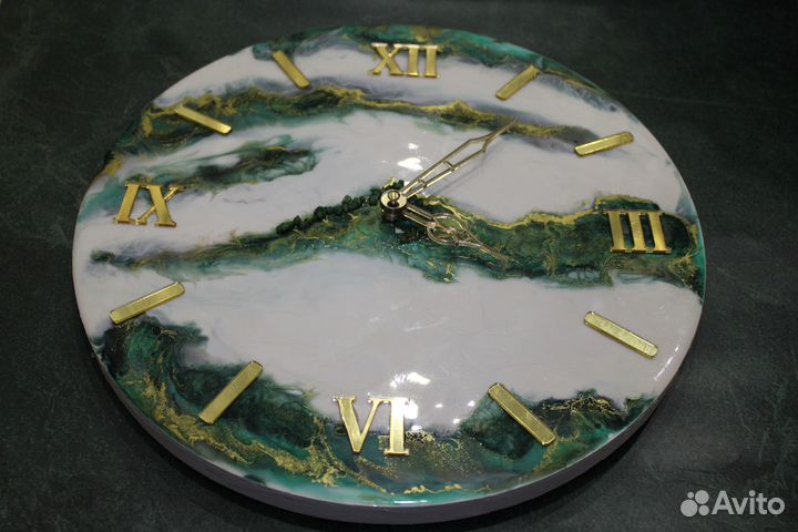 Часы настенные из эпоксидной смолы
