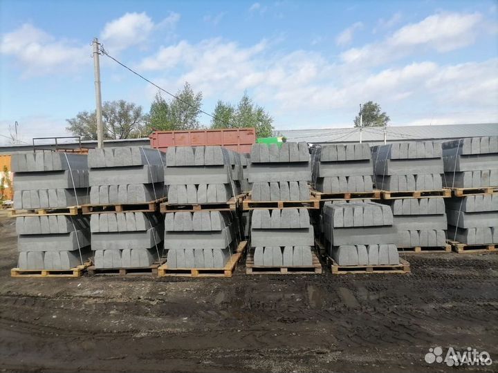 Бордюрный камень бр100.30.15 (серый)