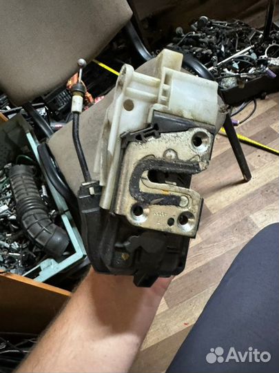 Замок двери передний левый Kia Ceed ED хэтчбек 1.6