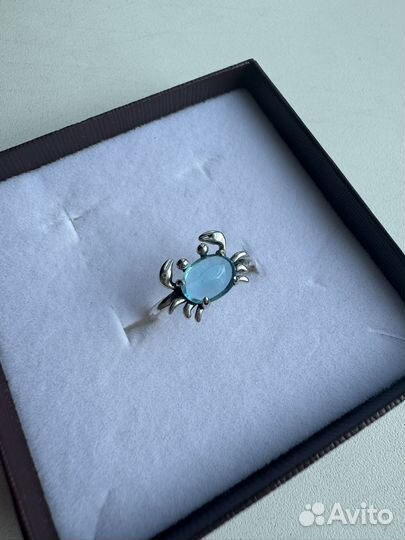 Женское ювелирное кольцо из серебра 925 пробы