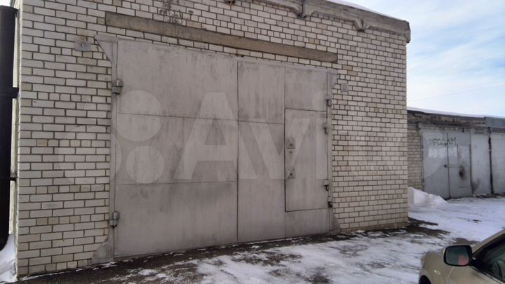 Гараж, > 30 м²