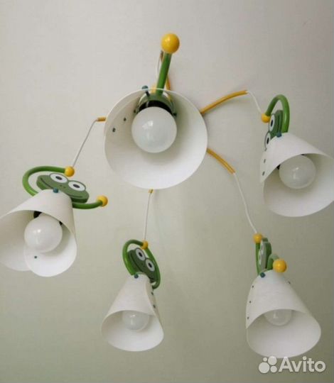 Люстра лягушки детская