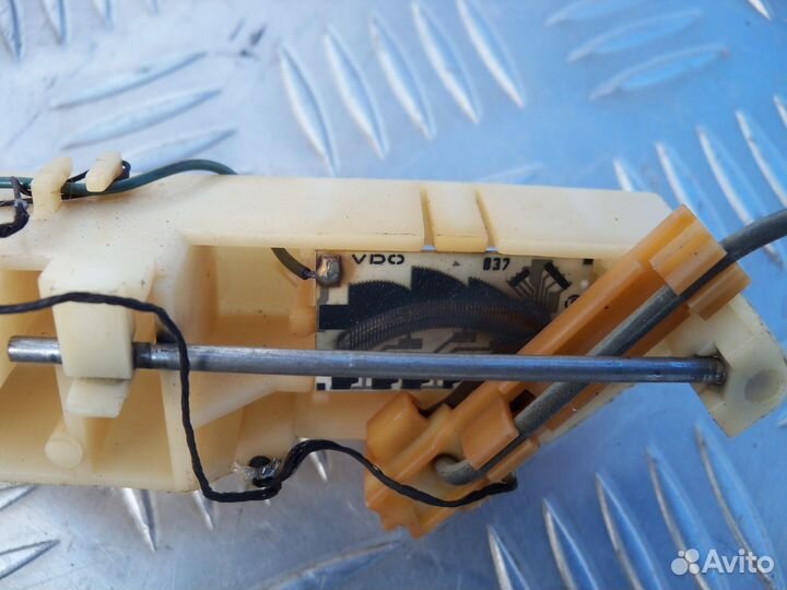 Датчик уровня топлива Audi 100 C4 2.3 AAR 45 кузов