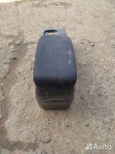 Подлокотник Mitsubishi Lancer 9 4G18 2007