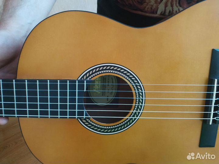 Акустическая гитара 6-струнная новая